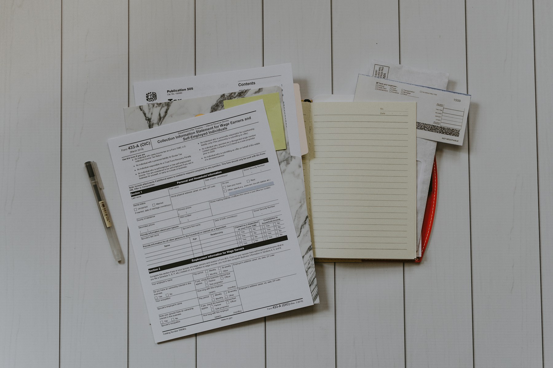 Calculatrice et documents de suivi financier